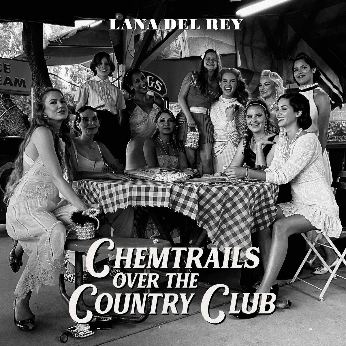 LANA DEL REY - CHEMTRAILS OVER THE COUNTRY CLUB